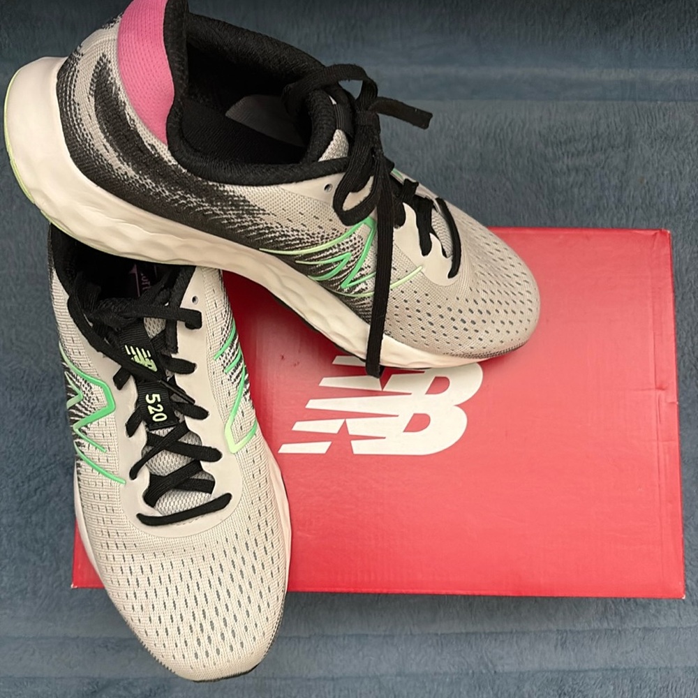 Fun and gorgeous! NEW BALANCE NB 520 style to Empower daily routine